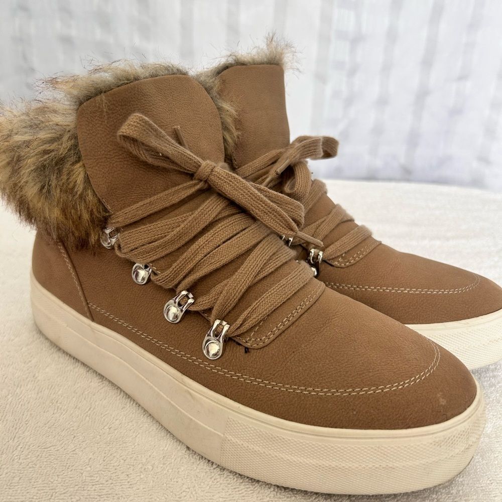 Soda Faux Suede Fur Trim Lace Up Booties Taupe Brown Size 9 Box Fall Winter EUC
